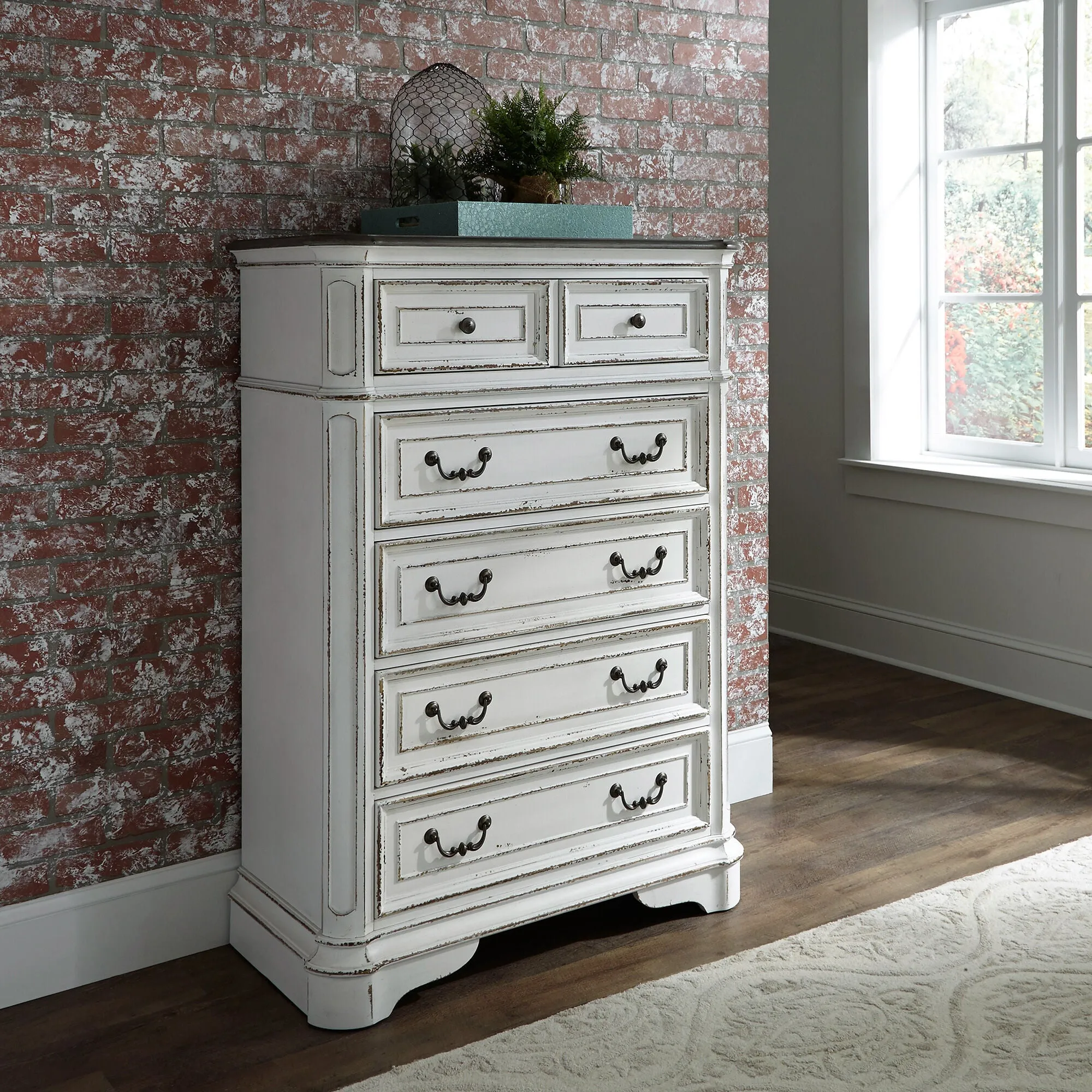 Magnolia Manor 5 Drawer Chest