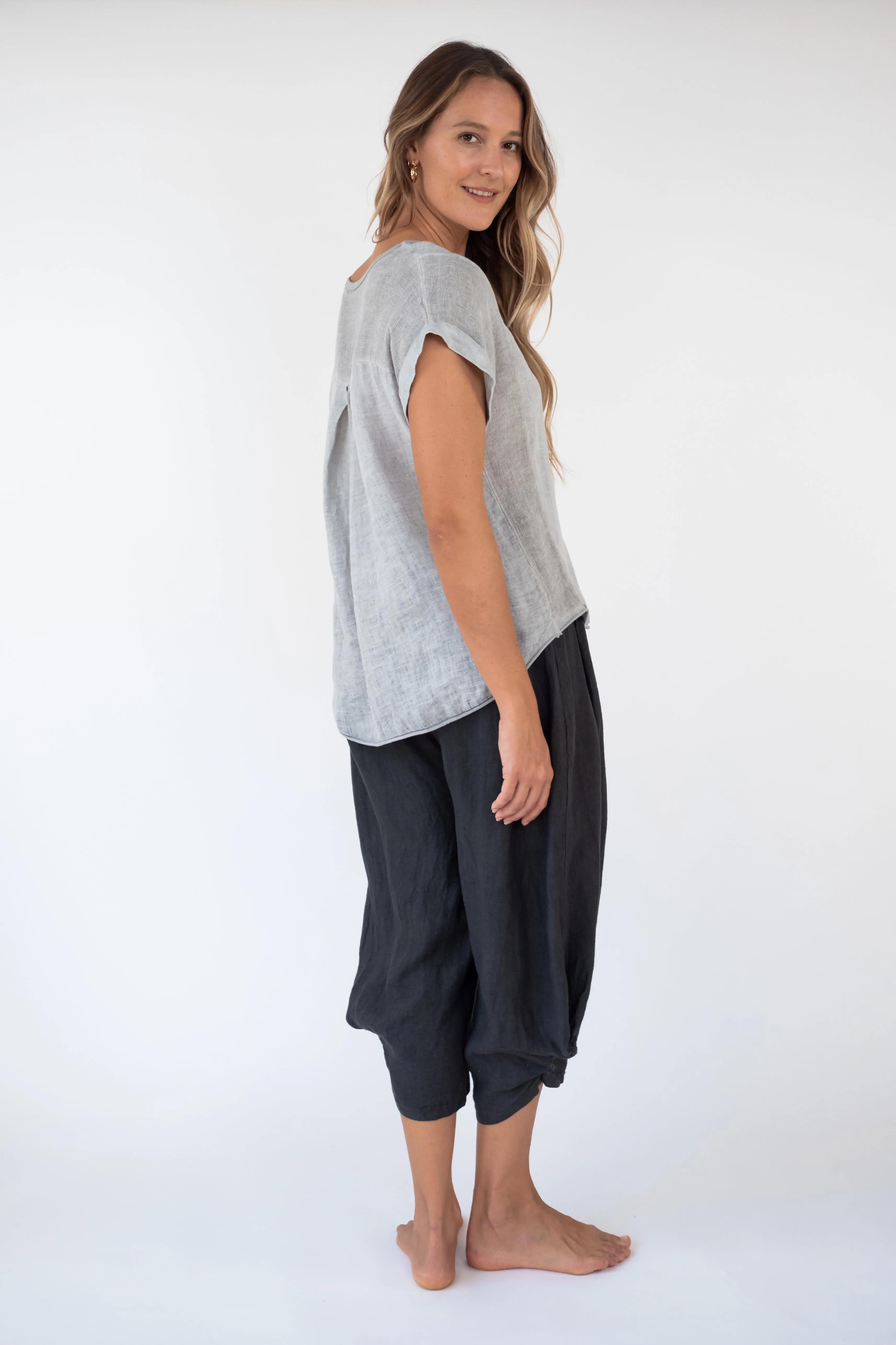 the LEO Linen Top