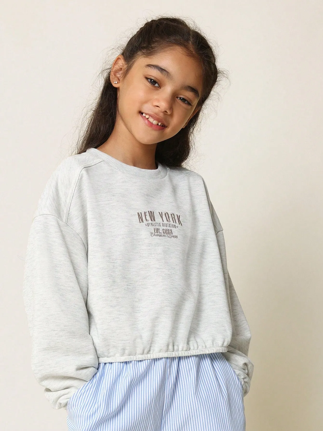 Tween Girls Relaxed Regular Fit Embroidered Elasticated Sweatshirt